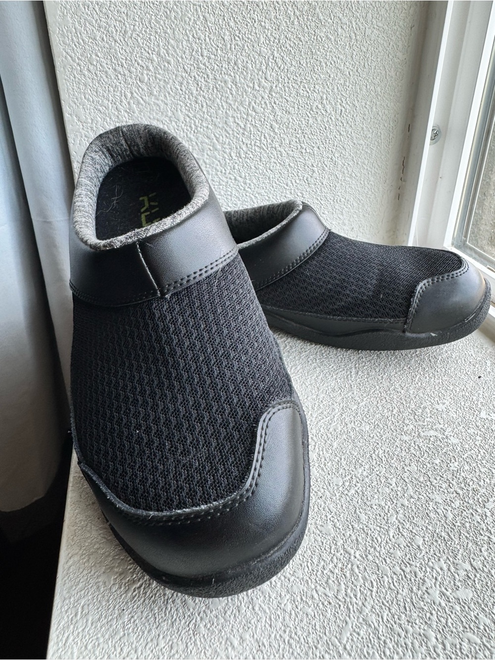 Kuru Draft Women’s Black Knit Mesh Knit Slippers Size US 9M